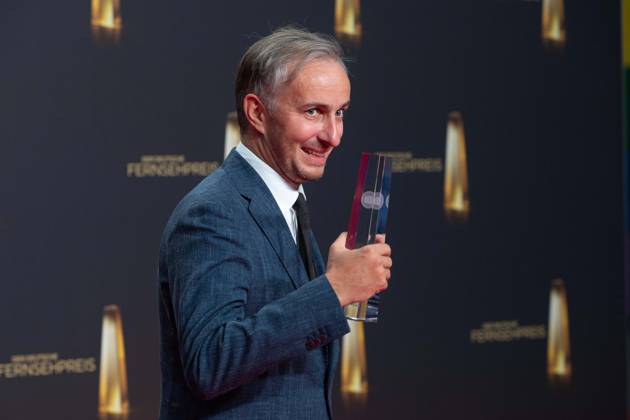 Jan BOEHMERMANN, Böhmermann, Moderator, Preistraeger beste Unterhaltung Show, Verleihung des Deutschen Fernsehpreises, Der Deutsche Fernsehpreis 2024, Deutscher Fernsehpreis 2024 in den MMC Studios Koeln, am 25.09.2024.