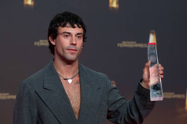 Aaron ALTARAS, Schauspieler Preistraeger bester Schauspieler Verleihung des Deutschen Fernsehpreises, Der Deutsche Fernsehpreis 2024, Deutscher Fernsehpreis 2024 in den MMC Studios Koeln, am 25.09.2024.