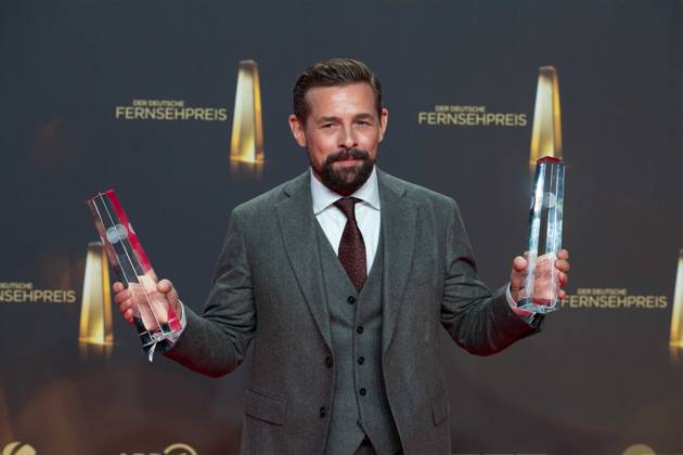 Klaas HEUFER-UMLAUF, Moderator, Preistraeger Beste Einzelleistung Moderation Unterhaltung, Verleihung des Deutschen Fernsehpreises, Der Deutsche Fernsehpreis 2024, Deutscher Fernsehpreis 2024 in den MMC Studios Koeln, am 25.09.2024.