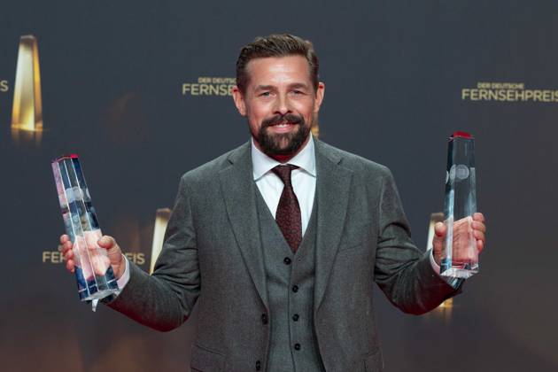 Klaas HEUFER-UMLAUF, Moderator, Preistraeger Beste Einzelleistung Moderation Unterhaltung, Verleihung des Deutschen Fernsehpreises, Der Deutsche Fernsehpreis 2024, Deutscher Fernsehpreis 2024 in den MMC Studios Koeln, am 25.09.2024.