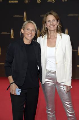 Friederike Kromp und Katrin Müller-Hohenstein bei der Verleihung des Deutschen Fernsehpreises 2024 in den MMC Studios. Köln, 25.09.2024
