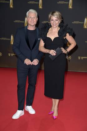 Guido Cantz und Sabine Heinrich bei der Verleihung des Deutschen Fernsehpreises 2024 in den MMC Studios. Köln, 25.09.2024