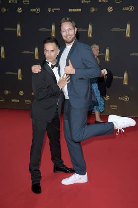 Özcan Cosar und Bastian Bielendorfer bei der Verleihung des Deutschen Fernsehpreises 2024 in den MMC Studios. Köln, 25.09.2024