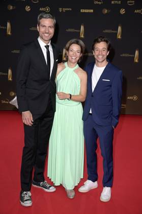 Ingo Zamperoni, Anna Planken und Tobias Krell bei der Verleihung des Deutschen Fernsehpreises 2024 in den MMC Studios. Köln, 25.09.2024