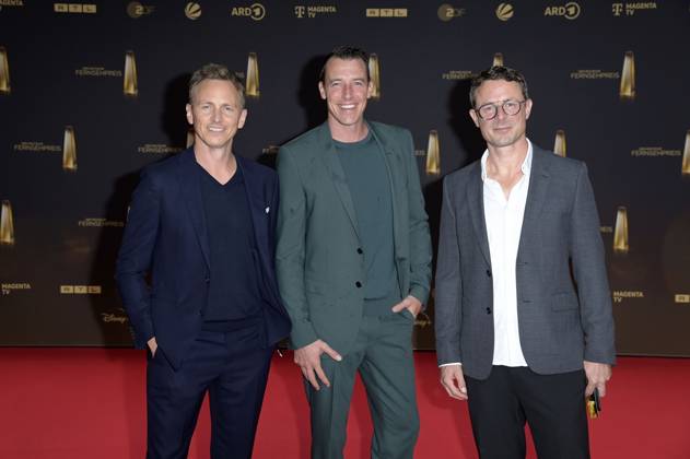 Jochen Breyer, Dominik Klein und Alexander Bommes bei der Verleihung des Deutschen Fernsehpreises 2024 in den MMC Studios. Köln, 25.09.2024