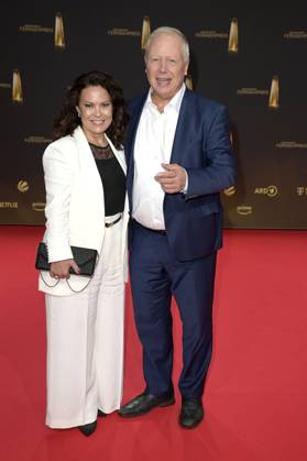 Tom Buhrow mit Partnerin Daniela Boff bei der Verleihung des Deutschen Fernsehpreises 2024 in den MMC Studios. Köln, 25.09.2024