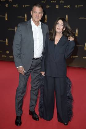 Iris Berben mit Partner Heiko Kiesow bei der Verleihung des Deutschen Fernsehpreises 2024 in den MMC Studios. Köln, 25.09.2024
