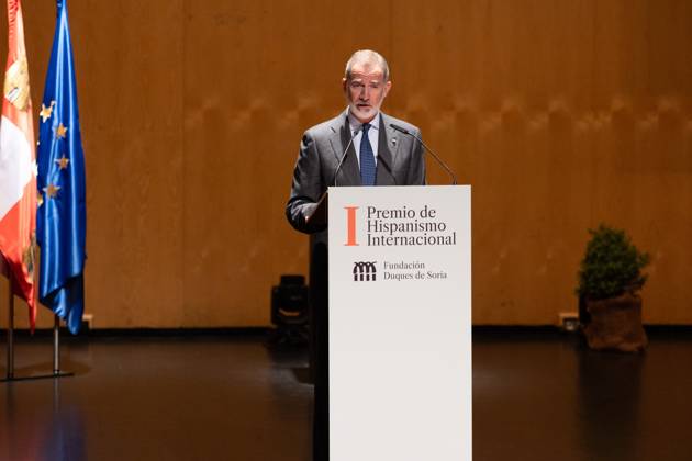 The King presides over the award ceremony of the I Premio de Hispanismo Internacional Duques de Soria The King Felipe VI presides over the award ceremony of the I Premio de Hispanismo Internacional Duques de Soria, in the Teatro de la Audiencia, on September 26, 2024, in Soria, Castilla y León Spain The award has been granted to the project Nuevos espacios del espanol en Europa (New spaces of Spanish in Europe) by Professor Johannes Kabatek, which aims at studying the social reality of the Spanish language in Europe, through the creation of a research network which includes 78 researchers from 51 European universities and institutions 26 SEPTEMBER 2024 SORIA REY PREMIO HISPANISMO Soria Castilla y LÃ on Soria Castilla y LÃ on Soria Castilla  Copyright: xConchaxOrtegaxOrozx 6237353