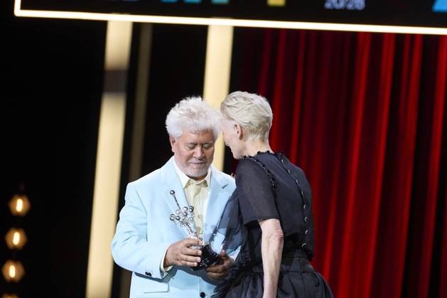 San Sebastian Film Festival - Pedro Almodovar Awarded Tilda Swinton, Pedro Almodovar attends the delivery of the Donosti Award to Pedro Almodovar during 72nd San Sebastian International Film Festival at Kursaal Palace on September 26, 2024 in Donostia San Sebastian, Spain Photo by ABACAPRESS.COM San Sebastian Euskadi Spain  Copyright: xABACAx