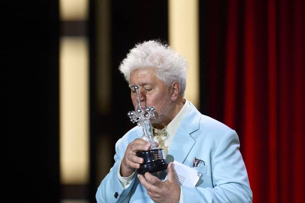 San Sebastian Film Festival - Pedro Almodovar Awarded Pedro Almodovar receives the Donosti Award during 72nd San Sebastian International Film Festival at Kursaal Palace on September 26, 2024 in Donostia San Sebastian, Spain Photo by ABACAPRESS.COM San Sebastian Euskadi Spain  Copyright: xABACAx