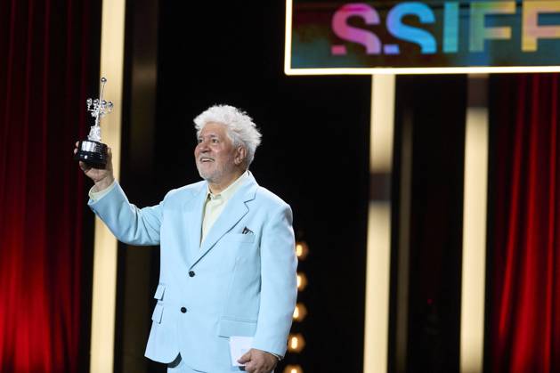 San Sebastian Film Festival - Pedro Almodovar Awarded Pedro Almodovar receives the Donosti Award during 72nd San Sebastian International Film Festival at Kursaal Palace on September 26, 2024 in Donostia San Sebastian, Spain Photo by ABACAPRESS.COM San Sebastian Euskadi Spain  Copyright: xABACAx