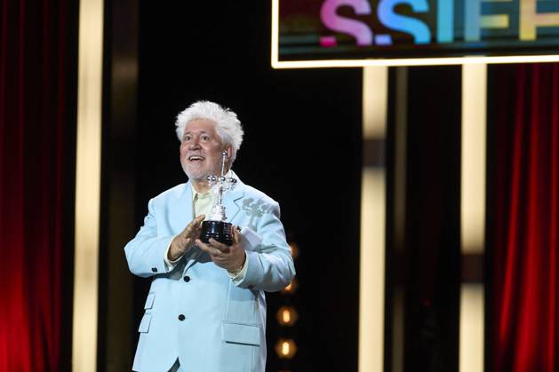 San Sebastian Film Festival - Pedro Almodovar Awarded Pedro Almodovar receives the Donosti Award during 72nd San Sebastian International Film Festival at Kursaal Palace on September 26, 2024 in Donostia San Sebastian, Spain Photo by ABACAPRESS.COM San Sebastian Euskadi Spain  Copyright: xABACAx