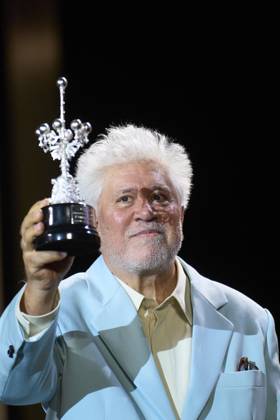 San Sebastian Film Festival - Pedro Almodovar Awarded Pedro Almodovar receives the Donosti Award during 72nd San Sebastian International Film Festival at Kursaal Palace on September 26, 2024 in Donostia San Sebastian, Spain Photo by ABACAPRESS.COM San Sebastian Euskadi Spain  Copyright: xABACAx