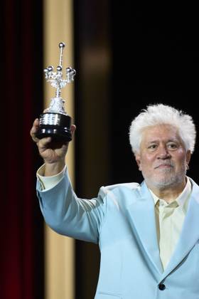 San Sebastian Film Festival - Pedro Almodovar Awarded Pedro Almodovar receives the Donosti Award during 72nd San Sebastian International Film Festival at Kursaal Palace on September 26, 2024 in Donostia San Sebastian, Spain Photo by ABACAPRESS.COM San Sebastian Euskadi Spain  Copyright: xABACAx
