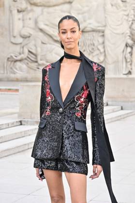 PFW Elie Saab Outside Arrivals Guest arriving at the Elie Saab show during Paris Fashion Week in Paris, France on September 28, 2024. Photo by Julien Reynaud APS-Medias ABACAPRESS.COM Paris France Copyright: xReynaudxJulien APS-Medias ABACAx