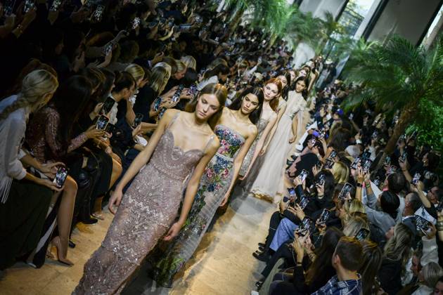 Bilder des Jahres 2024, Entertainment 09 September Entertainment Themen der Woche KW39 Entertainment Bilder des Tages PFW - Elie Saab Runway Models walk the runway for a collection by Elie Saab as part of Paris Fashion Week at the Palais de Tokyo in Paris, on September 28, 2024. Photo by Firas Abdullah ABACAPRESS.COM Paris Ile-de-France France  Copyright: xAbdullahxFiras ABACAx