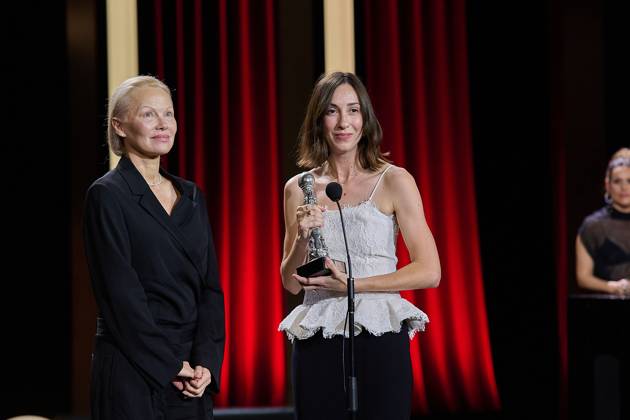 The Winners During The 72nd Edition Of The San Sebastian International Film Festival The film The Last Show Girl with its director Gia Coppola and actress Pamela Anderson receives the special jury prize during the 72nd edition of the San Sebastian International Film Festival in San Sebastian, Spain, on September 28, 2024. San Sebastian Spain  Copyright: xCOOLMediax originalFilename: coolmedia-notitle240928_nplpB.jpg