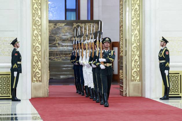 (240929) -- BEIJING, Sept. 29, 2024 -- Guard of honor enter the venue of the presentation ceremony at the Great Hall of the People in Beijing, capital of China, Sept. 29, 2024. China held a high-profile ceremony on Sunday morning to award the highest state honors ahead of the 75th founding anniversary of the People s Republic of China. ) (FOCUS)CHINA-BEIJING-HIGHEST STATE HONORS-CEREMONY (CN) WangxYe 