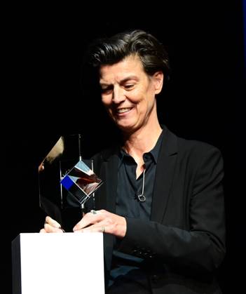29.09.2024 xkhx Kassel, Opernhaus des Staatstheaters Verleihung des Bürgerpreises Das Glas der Vernunft an die Autorin und Publizistin Carolin Emcke verliehen Bild zeigt die Preisträgerin Carolin Emcke