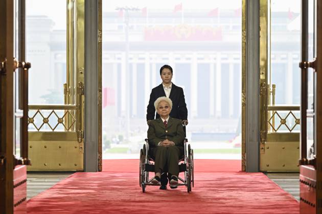 (240929) -- BEIJING, Sept. 29, 2024 -- Tian Hua, a recipient of the title of People s Artist, arrives at the Great Hall of the People in Beijing, capital of China, Sept. 29, 2024. China held a high-profile ceremony on Sunday morning to award the highest state honors ahead of the 75th founding anniversary of the People s Republic of China. ) (FOCUS)CHINA-BEIJING-HIGHEST STATE HONORS-CEREMONY (CN) YinxBogu 
