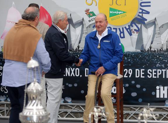 Presentation of trophies of the Regata Rey Juan Carlos I El Corte Inglés Máster The King Emeritus, Don Juan Carlos de Borbón, presides over the presentation of trophies of the Regata Rey Juan Carlos I El Corte Inglés Máster at the yacht club, on September 29, 2024, in Sanxenxo Pontevedra, Galicia, Spain AWARDS GENTE REGATAS José Ramó Sanxenxo Sanxenxo Sanxenxo Spain  Copyright: xJosÃ xRamonxHernandox 6246791