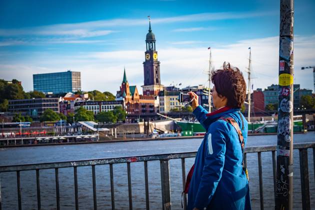 Hamburg; Skyline Panorama am Hafen, Bereich Landungsbrücken - 30.09.2024 Hamburg
