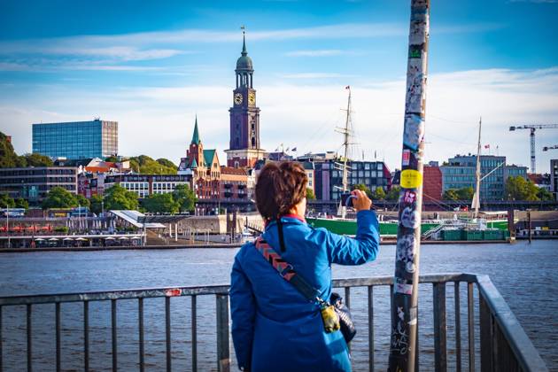 Hamburg; Skyline Panorama am Hafen, Bereich Landungsbrücken - 30.09.2024 Hamburg