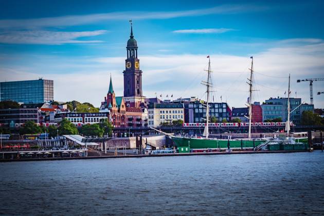 Hamburg; Skyline Panorama am Hafen, Bereich Landungsbrücken - 30.09.2024 Hamburg