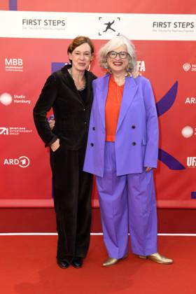 RECORD DATE NOT STATED Verleihung FIRST STEPS 2024 Anne Leppien und Claudia Löwe bei der Verleihung FIRST STEPS 2024 im Theater des Westens in Berlin. Copyright: xEventpressxBerndtx