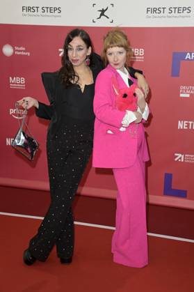 Carol Schuler und Sarah Bauerett bei der 25. Verleihung der First Steps Awards 2024 im Theater des Westens. Berlin, 30.09.2024