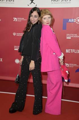 Carol Schuler und Sarah Bauerett bei der 25. Verleihung der First Steps Awards 2024 im Theater des Westens. Berlin, 30.09.2024