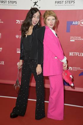 Carol Schuler und Sarah Bauerett bei der 25. Verleihung der First Steps Awards 2024 im Theater des Westens. Berlin, 30.09.2024