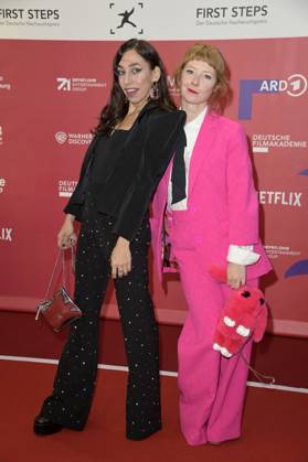 Carol Schuler und Sarah Bauerett bei der 25. Verleihung der First Steps Awards 2024 im Theater des Westens. Berlin, 30.09.2024