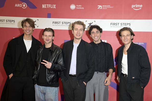 Arne-Carlos Böttcher, Paul Sundheim, Laszlo Branko Breiding, Riccardo Campione und Moritz Bäckerling bei der 25. Verleihung der First Steps Awards 2024 im Theater des Westens. Berlin, 30.09.2024
