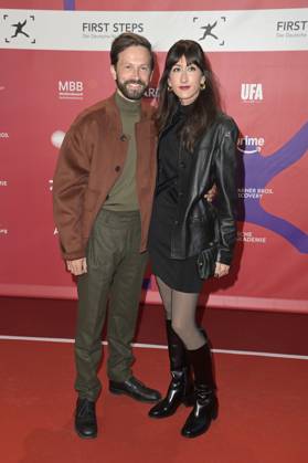 Franz Dinda mit Ehefrau Elise Dinda bei der 25. Verleihung der First Steps Awards 2024 im Theater des Westens. Berlin, 30.09.2024