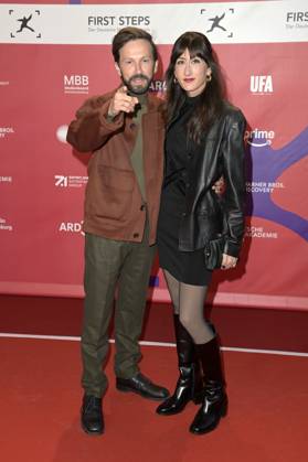 Franz Dinda mit Ehefrau Elise Dinda bei der 25. Verleihung der First Steps Awards 2024 im Theater des Westens. Berlin, 30.09.2024