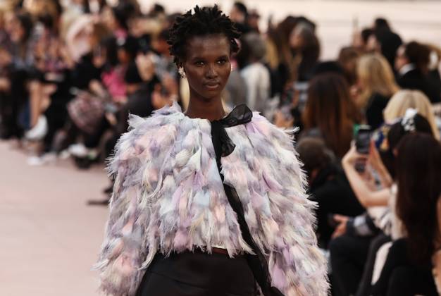 (241001) -- PARIS , Oct. 1, 2024 -- A model presents a creation from the Spring Summer 2025 ready-to-wear collections by French fashion house Chanel during the Paris Fashion Week, in Paris, France, on Oct. 1, 2024. ) FRANCE-PARIS-FASHION WEEK-CHANEL GaoxJing