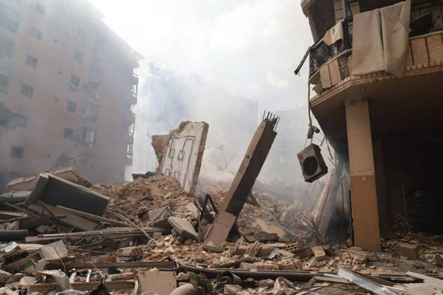 Bilder des Jahres 2024, News 10 Oktober News Themen der Woche KW40 News Bilder des Tages - Beirut southern suburbs on October 2, 2024 - 02 10 2024 - Lebanon Beirut Beirut - Result of the bombings on the Al-Hadath district in the southern suburbs of Beirut in the stronghold of Hezbollah Tuesday October 2, 2024  SylvainxRostaingx xLexPictorium LePictorium_0297885