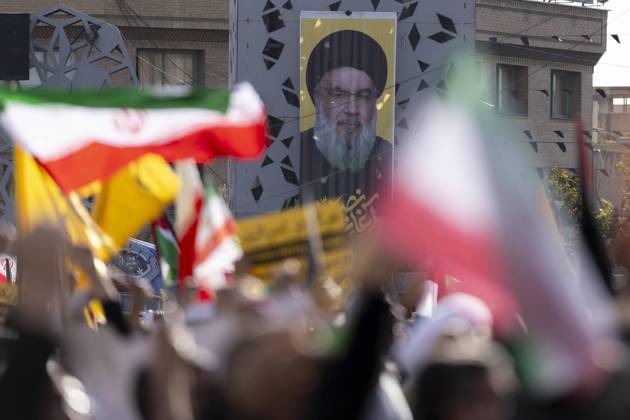 Bilder des Jahres 2024, News 10 Oktober News Themen der Woche KW40 News Bilder des Tages Iran: Rally commemorating slain Hezbollah leader Hassan Nasrallah Demonstrators attend a rally commemorating slain Hezbollah leader Hassan Nasrallah, shown in billboard, in Tehran, Iran, Wednesday, Oct. 2, 2024. Tehran Tehran Iran Copyright: SobhanxFarajvan
