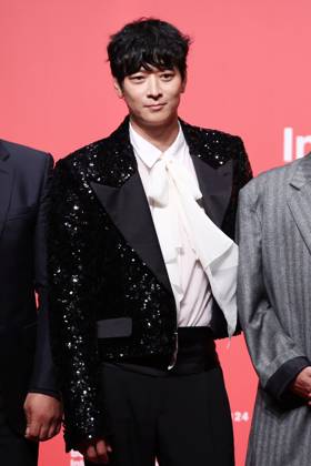 S. Korean actor Kang Dong-won S. Korean actor Kang Dong-won South Korean actor Kang Dong-won poses for a photo during a press conference for the Netflix s film Uprising, which was selected as the opening film of the 29th Busan International Film Festival (BIFF) in the southeastern port city on Oct. 2, 2024. (Yonhap) 2024-10-04 09:08:32 < 1980-2024 YONHAPNEWS AGENCY. .> ºÎ»ê±¤¿ª½o¼¿ïƯº°½Ã EDITORIAL USE ONLY Copyright: xx PYH2024100218670034400 YonhapxNewsx yonphotos234632