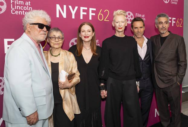 Bilder des Jahres 2024, Entertainment 10 Oktober Entertainment Themen der Woche KW40 October 4, 2024, New York, New York, United States: Pedro Almodo³var, Sigrid Nunez, Julianne Moore, Tilda Swinton, Alessandro Nivola and John Turturro attend premiere of The Room Next Door at 62nd New York Film Festival at Alice Tully Hall in New York on October 4, 2024 New York United States - ZUMAr339 20241004_znp_r339_030 Copyright: xLevxRadinx