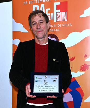 Entertainment Bilder des Tages Busto Arsizio,Italy Bertrand Bonello Director of the Year Award BAFF 2024 Busto Arsizio,Italy Baff 2024 Bertrand Bonello BAFF Director of the Year Award 2024 at the BAFF BA Film Festival In the photo:Bertrand Bonello BAFF Director of the Year Award Bust A Italy  Copyright: xIPA ABACAx