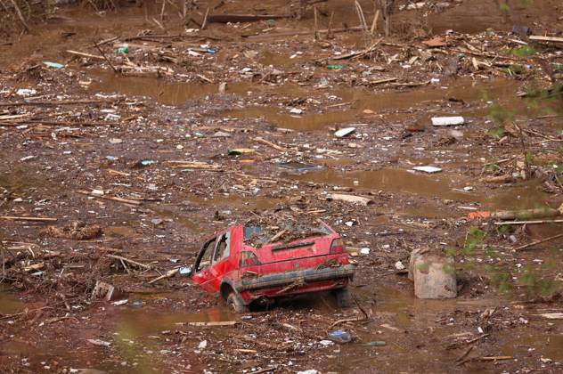 Bilder des Jahres 2024, News 10 Oktober News Themen der Woche KW40 News Bilder des Tages Donja Jablanica landslide Submerged cars following a landslide in the flooded village of Donja Jablanica, Bosnia and Herzegovina, October 6,2024 photo: Armin Durgut PIXSELL  ArminxDurgut PIXSELL