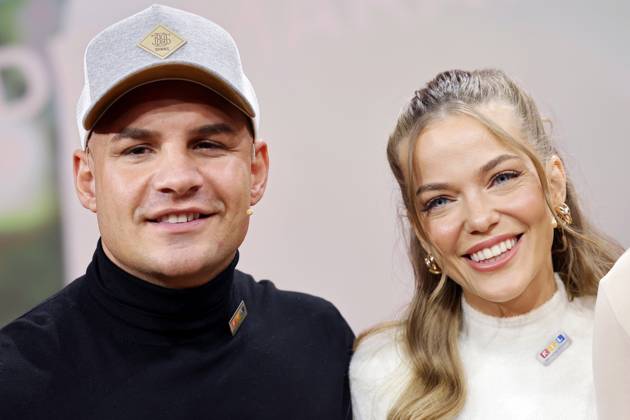 Sänger Pietro Lombardi und seine Verlobte Laura Maria Rypa beim 28. RTL-Spendenmarathon 2023 in den EMG-Studios. In der Villa von Pietro Lombardi (32) und seiner Verlobten Laura Rypa (28) kam es im Oktober 2024 zu einem Polizeieinsatz. Zwischen dem Paar soll es einen heftigen Streit gegeben haben. Die Influencerin hat sich nach Eintreffen der Einsatzkräfte in eine Klinik begeben. Hürth, 17.11.2023 NRW Deutschland Copyright: xChristophxHardtx