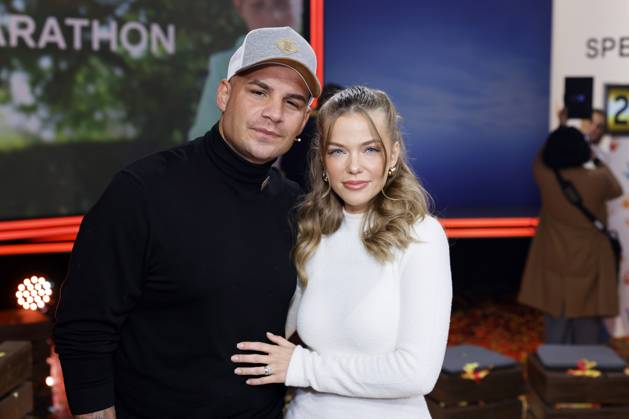 Sänger Pietro Lombardi und seine Verlobte Laura Maria Rypa beim 28. RTL-Spendenmarathon 2023 in den EMG-Studios. In der Villa von Pietro Lombardi (32) und seiner Verlobten Laura Rypa (28) kam es im Oktober 2024 zu einem Polizeieinsatz. Zwischen dem Paar soll es einen heftigen Streit gegeben haben. Die Influencerin hat sich nach Eintreffen der Einsatzkräfte in eine Klinik begeben. Hürth, 17.11.2023 NRW Deutschland Copyright: xChristophxHardtx