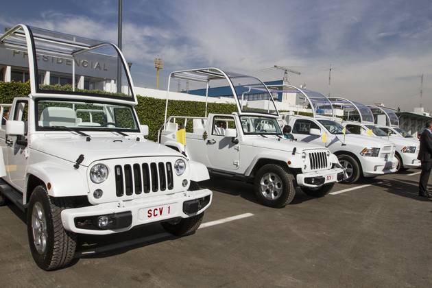 60208029. MÃ xico, 8 Feb 2016 (Notimex-Jessica Espinosa).- Los cinco papamoviles que usara el Papa Francisco en su primera visita fueron bendecidos el dia de hoy, se trata de dos vehiculos Jeep Wrangler y tres camionetas Dodge Ram, que seran utilizados en la Ciudad de MÃ xico, Ecatepec, Tuxtla GutiÃ rrez, San Cristobal, Morelia y Ciudad Juarez, como parte de la visita del sumo pontifice a MÃ xico. NOTIMEX FOTO JESSICA ESPINOSA JES REL PAPA15 CIUDAD DE MEXICO CIUDAD DE MEXICO MEXICO EDITORIAL USE ONLY Copyright: xNTMXx NTX12000000 JESSICAxESPINOSAx notimexpix582128