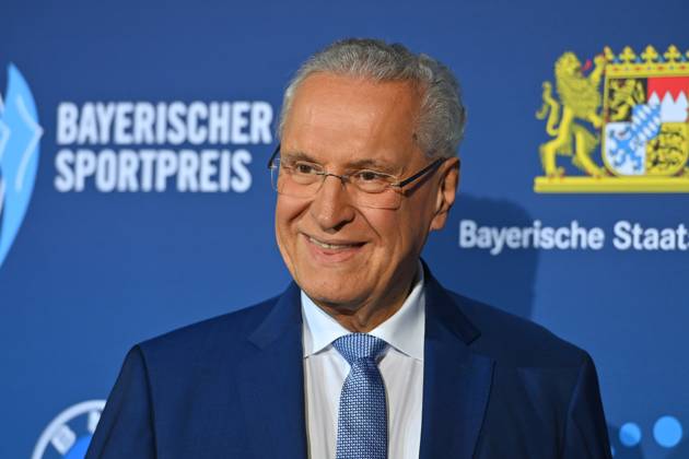 Joachim HERRMANN (Innenminister Bayern). Einzelbild,angeschnittenes Einzelmotiv,Portraet,Portrait,Porträt. Bayerischer Sportpreis 2024 in der BMW Welt, Roter Teppich,Red Carpet am 12.10.2024.