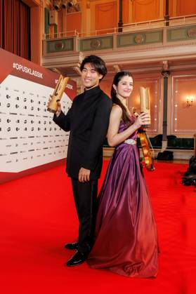 Award - Opus Klassik 2024 Bruce Liu und Maria Duenas Fernandez bei der Verleihung des Opus Klassik Awards 2024 im Konzerthaus Berlin am 13.10.2024 in Berlin. Copyright: xEventpressxKochanx