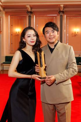 Award - Opus Klassik 2024 Gina Alice Redlinger und Lang Lang bei der Verleihung des Opus Klassik Awards 2024 im Konzerthaus Berlin am 13.10.2024 in Berlin. Copyright: xEventpressxKochanx