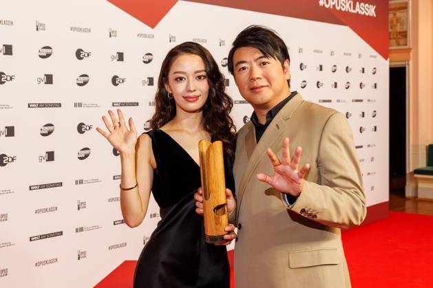 Award - Opus Klassik 2024 Gina Alice Redlinger und Lang Lang bei der Verleihung des Opus Klassik Awards 2024 im Konzerthaus Berlin am 13.10.2024 in Berlin. Copyright: xEventpressxKochanx